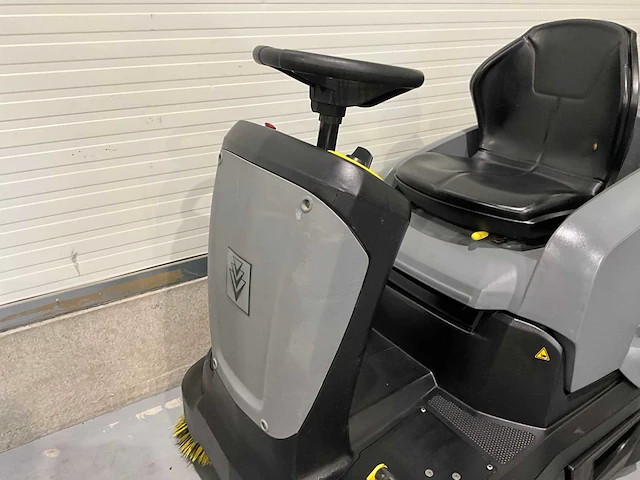 Karcher km 90/60 r bp opzit veeg/zuigmachine dubbele borstels - afbeelding 13 van  16