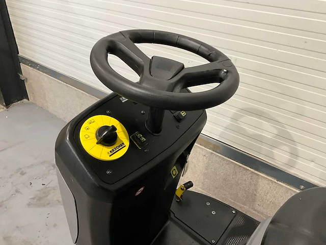 Karcher km 90/60 r bp opzit veeg/zuigmachine dubbele borstels - afbeelding 15 van  16
