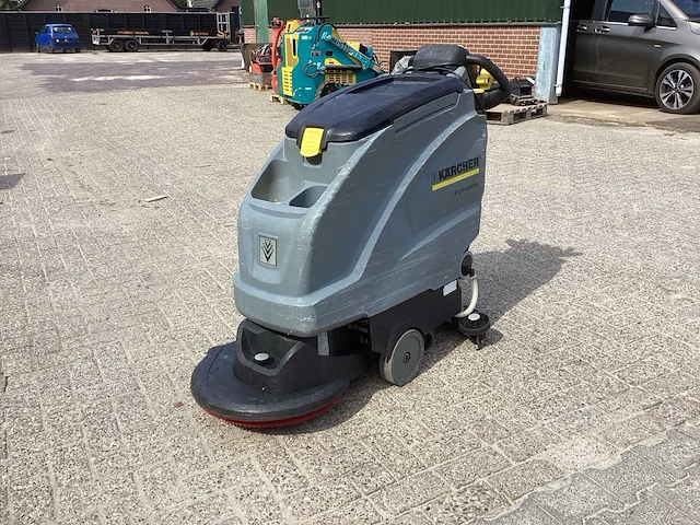 Kärcher professional b 40 w vloerreiniger - afbeelding 1 van  7