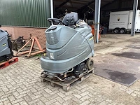 Kärcher professional b140r vloerreiniger - afbeelding 1 van  12