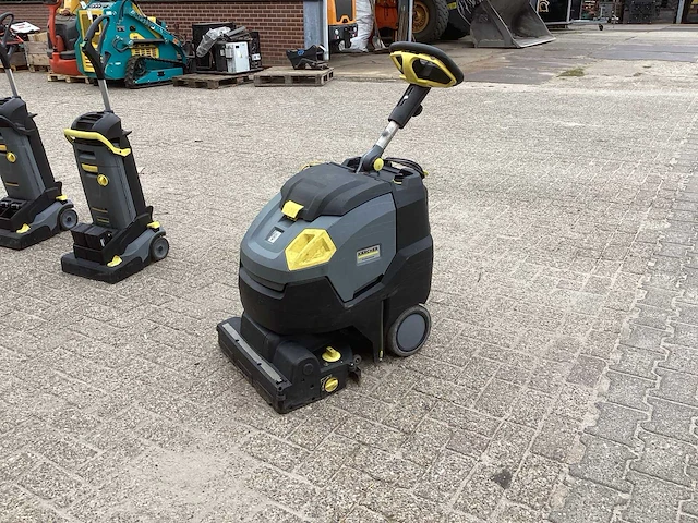 Kärcher professional br 45/22 vloerreiniger - afbeelding 1 van  9