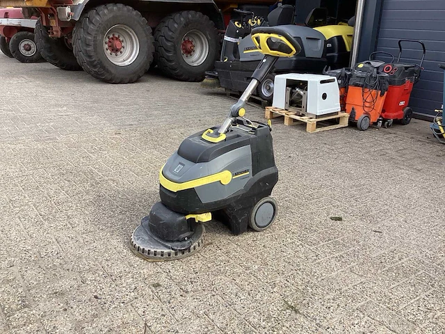 Kärcher professional vloerreiniger - afbeelding 1 van  8