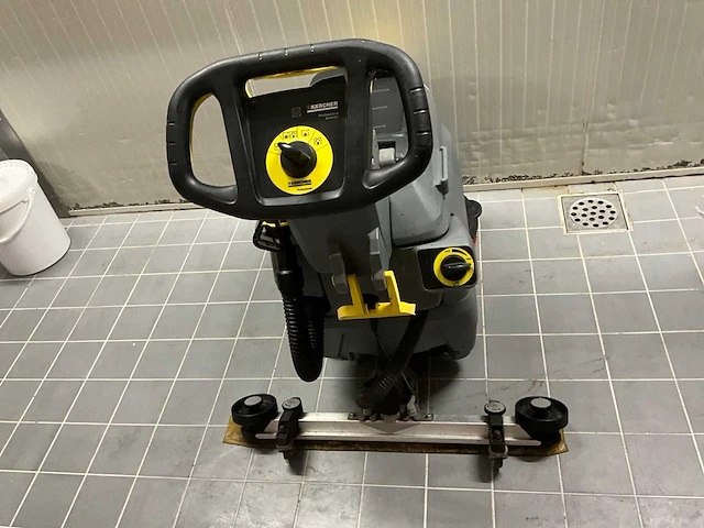 Karcher proffesional bd 43/35c vloerreiniger - afbeelding 8 van  11