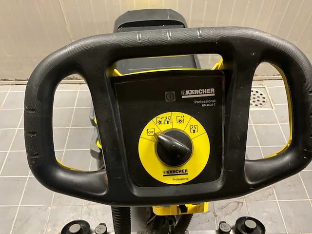 Karcher proffesional bd 43/35c vloerreiniger - afbeelding 10 van  11