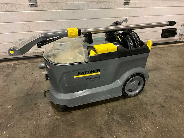 Karcher puzzi 10/2 industriële tapijtreiniger - afbeelding 1 van  6