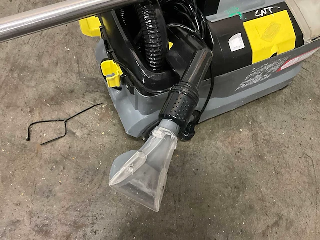 Karcher puzzi 10/2 industriële tapijtreiniger - afbeelding 4 van  6