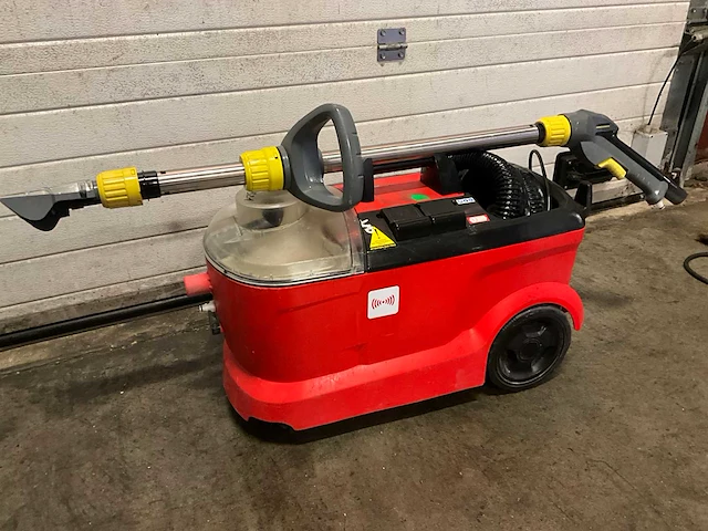 Karcher puzzi 10/2 industriële tapijtreiniger - afbeelding 1 van  7