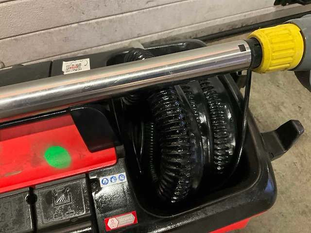 Karcher puzzi 10/2 industriële tapijtreiniger - afbeelding 5 van  7