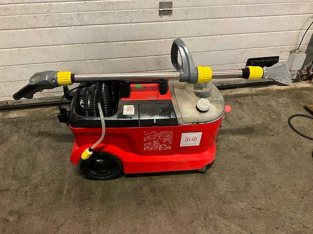 Karcher puzzi 10/2 industriële tapijtreiniger - afbeelding 6 van  7