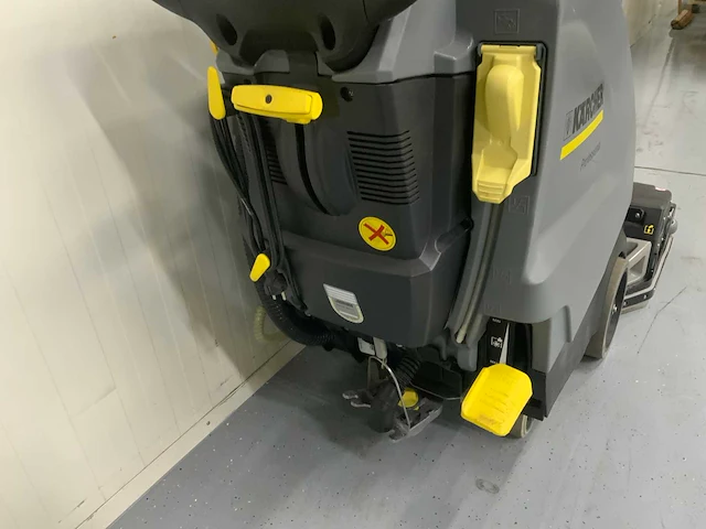 Karcher schrobmachine zelfrijdend - afbeelding 2 van  13