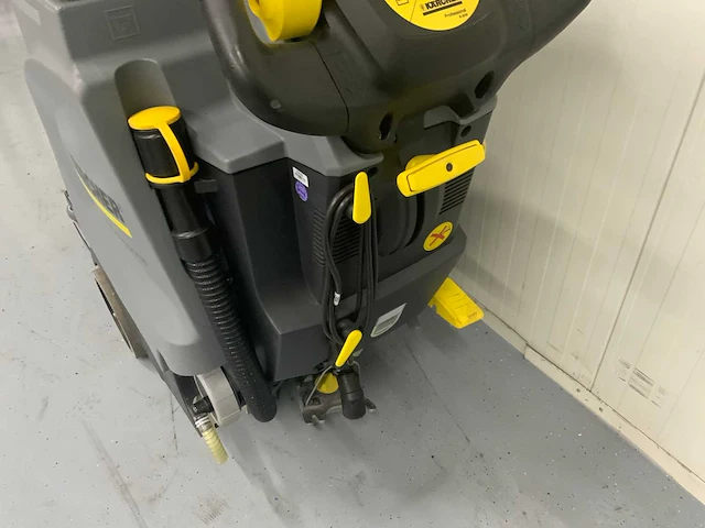 Karcher schrobmachine zelfrijdend - afbeelding 3 van  13