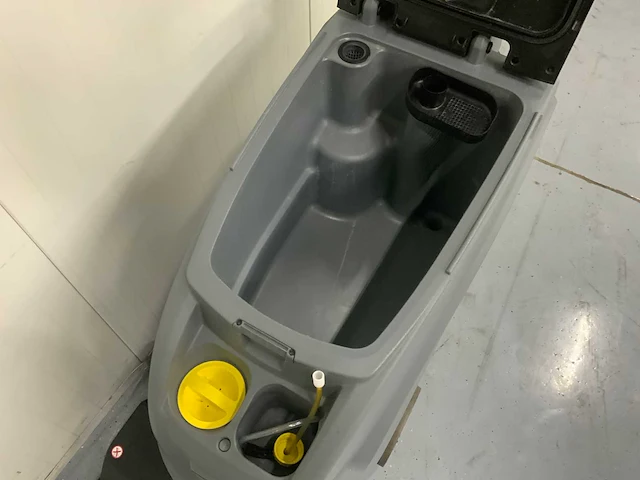 Karcher schrobmachine zelfrijdend - afbeelding 4 van  13