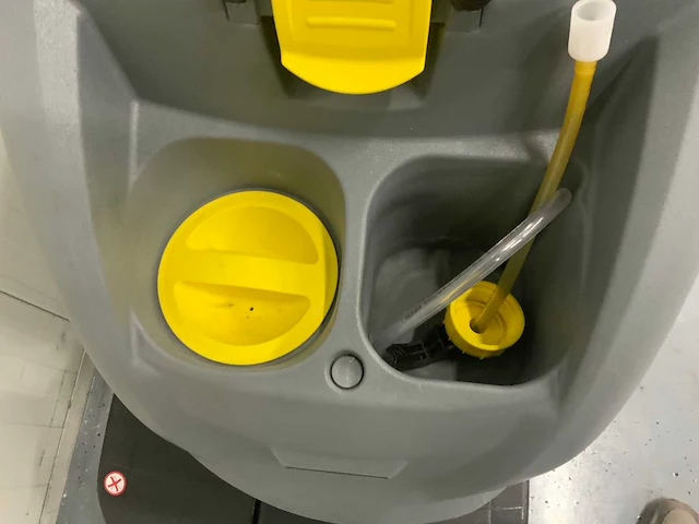 Karcher schrobmachine zelfrijdend - afbeelding 5 van  13