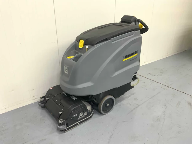 Karcher schrobmachine zelfrijdend - afbeelding 1 van  13