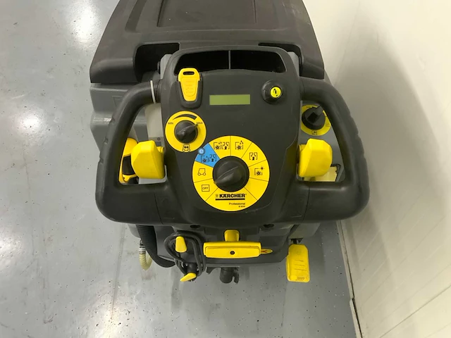 Karcher schrobmachine zelfrijdend - afbeelding 9 van  13
