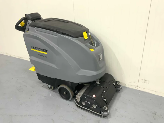 Karcher schrobmachine zelfrijdend - afbeelding 12 van  13