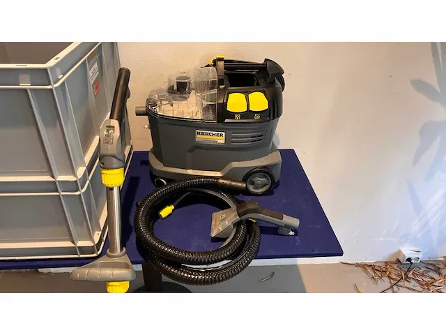 Kärcher tapijtreiniger | bekledingreiniger puzzi 8/1 c professional - afbeelding 2 van  5