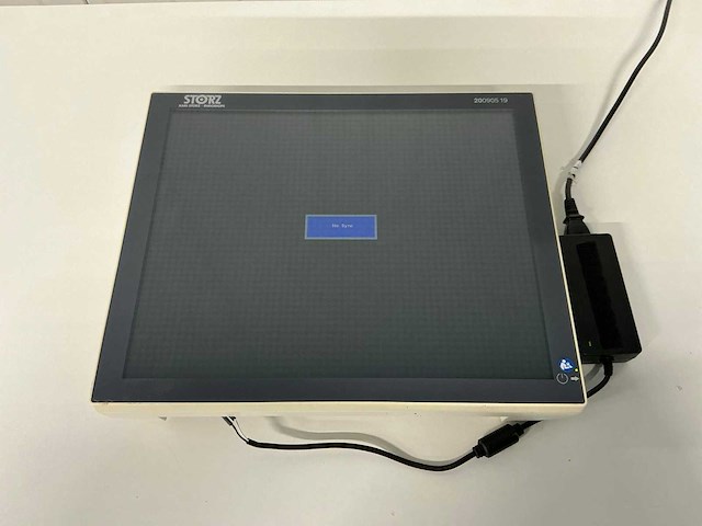 Karl storz - 200905 19 - touch screen monitor - afbeelding 1 van  3