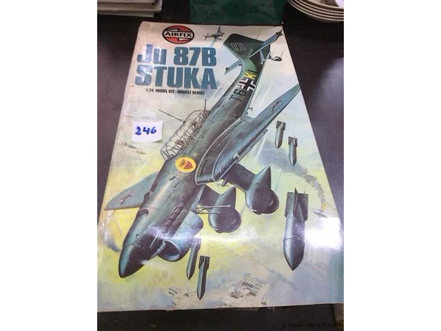 Kartonnen reclame airfix - afbeelding 1 van  2