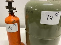 Karweifles en gasfles - afbeelding 1 van  2
