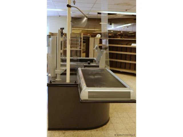Kassa/balie met loopband - 330cm (l) x 65-120cm (b) x 92cm (h) - afbeelding 1 van  7