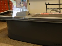Kassa/balie met loopband & winkel-display - 580cm (l) x 65-120cm (b) x 92cm (h) - afbeelding 3 van  10