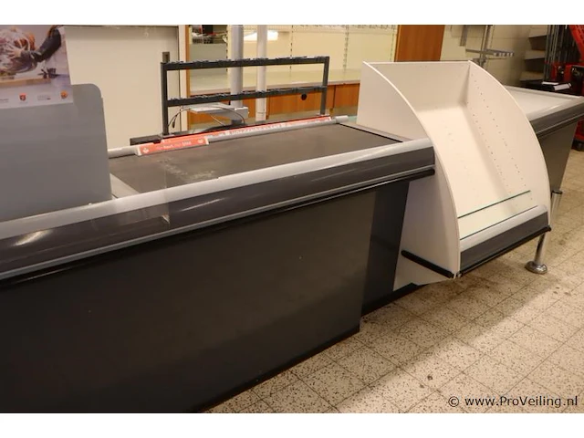 Kassa/balie met loopband & winkel-display - 580cm (l) x 65-120cm (b) x 92cm (h) - afbeelding 4 van  10