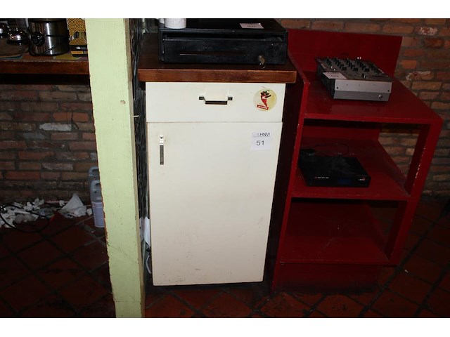 Kassameubel met lade en deur. afmeting 45 x 45 x 100 cm. - afbeelding 1 van  3