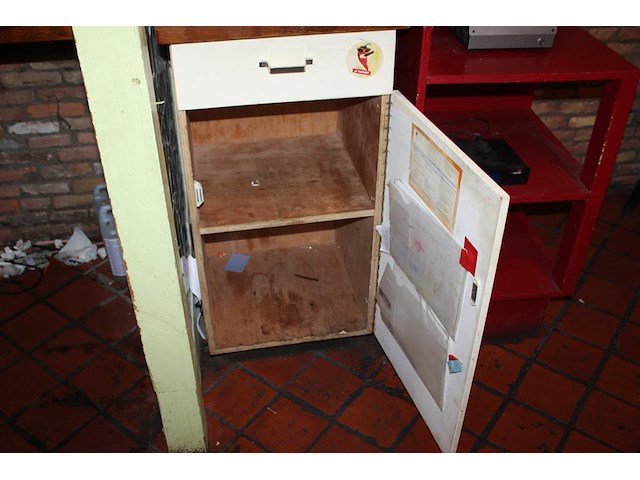 Kassameubel met lade en deur. afmeting 45 x 45 x 100 cm. - afbeelding 2 van  3