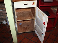 Kassameubel met lade en deur. afmeting 45 x 45 x 100 cm. - afbeelding 2 van  3