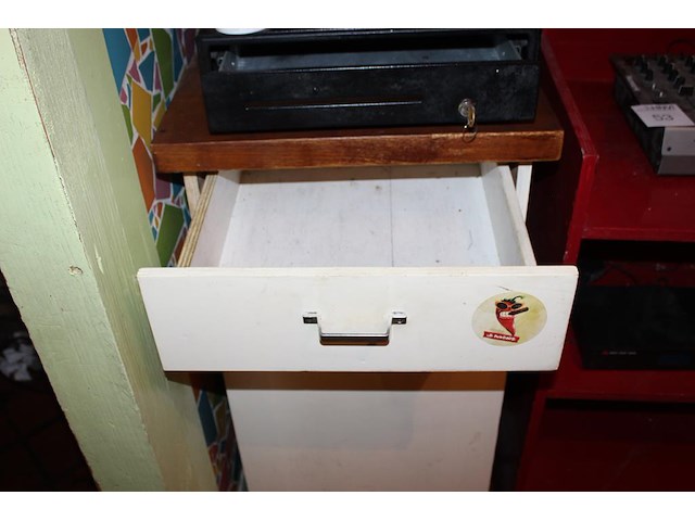 Kassameubel met lade en deur. afmeting 45 x 45 x 100 cm. - afbeelding 3 van  3