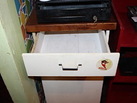 Kassameubel met lade en deur. afmeting 45 x 45 x 100 cm. - afbeelding 3 van  3