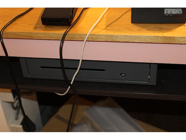 Kassasysteem bestaande uit tablet, twee bonnenprinters star tsp100 en mobiele pinterminal adyen. - afbeelding 2 van  4