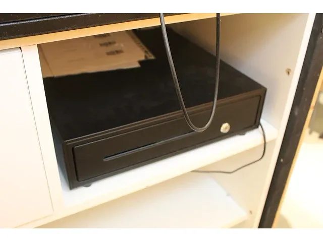 Kassasysteem met touchscreen, afleesscherm, bonnenprinter, handscanner, kassalade en toetsenbord met mousep... - afbeelding 3 van  5
