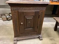 Kast en tafel - afbeelding 1 van  5