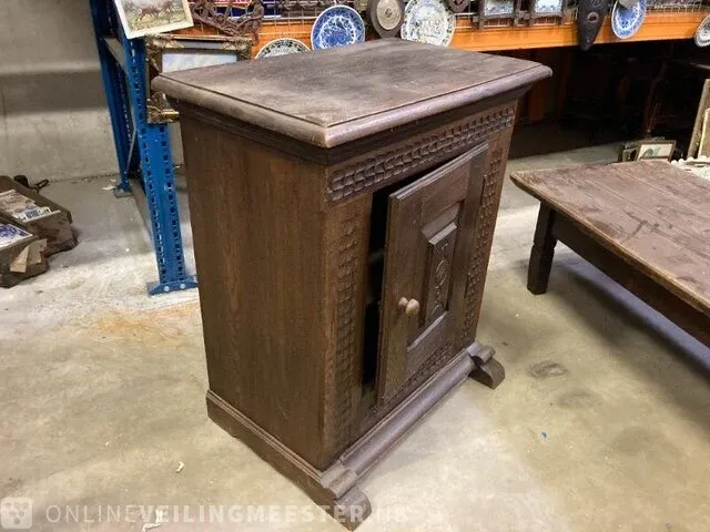 Kast en tafel - afbeelding 3 van  5