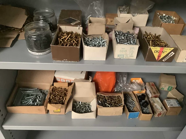 Kast met bouten en moeren - afbeelding 4 van  7
