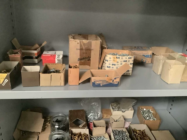 Kast met bouten en moeren - afbeelding 5 van  7