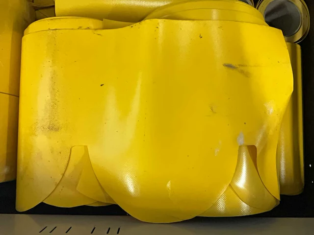 Kast met bysoneel zeil ten behoeve van zeilmakerij - afbeelding 5 van  6