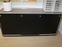 Kast met drie schuifdeuren. afmeting 182 x 48 x 82 cm - afbeelding 1 van  1