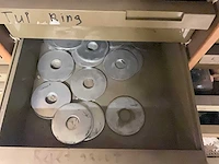 Kast met fournituren zeilmakerij benodigdheden zoals touw, ringen, klemmen, elastieken. - afbeelding 3 van  18