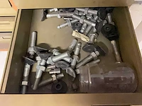 Kast met fournituren zeilmakerij benodigdheden zoals touw, ringen, klemmen, elastieken. - afbeelding 7 van  18
