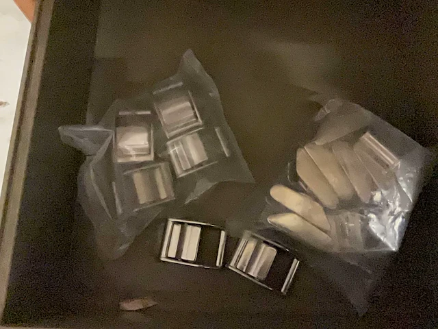 Kast met fournituren zeilmakerij benodigdheden zoals touw, ringen, klemmen, elastieken. - afbeelding 15 van  18