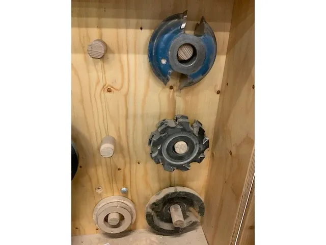 Kast met frezen - afbeelding 3 van  23