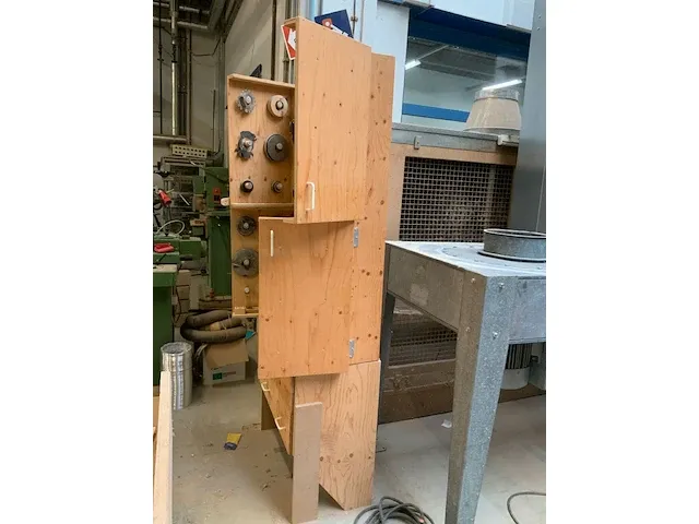 Kast met frezen - afbeelding 12 van  23