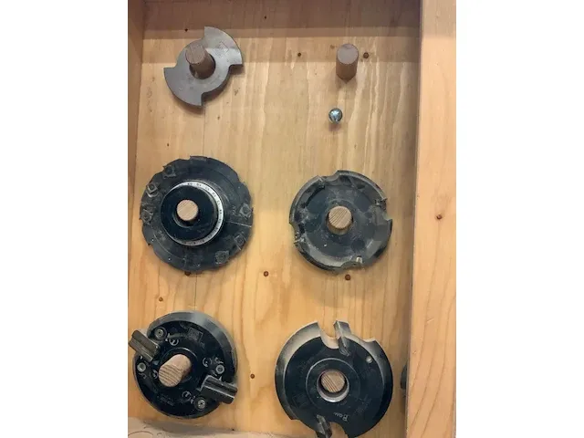 Kast met frezen - afbeelding 18 van  23