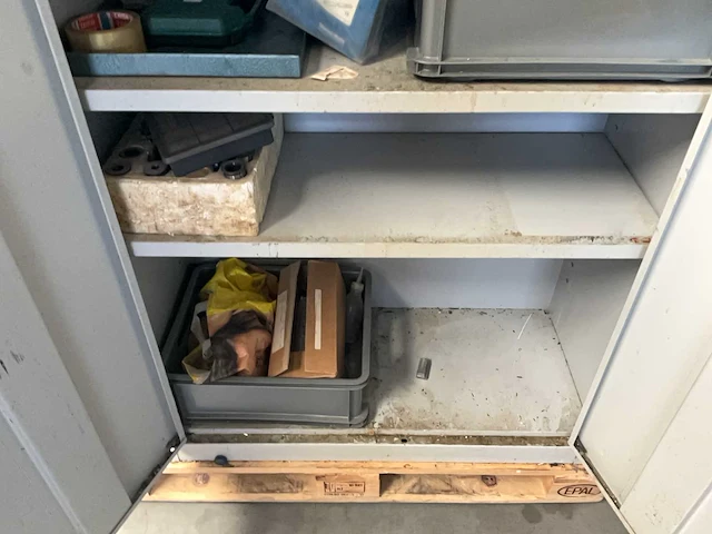 Kast met inhoud (3x) - afbeelding 8 van  16