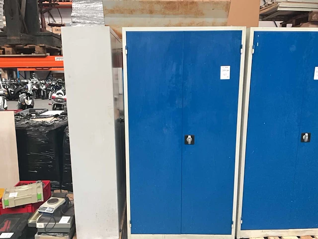 Kast met inhoud (3x) - afbeelding 1 van  16