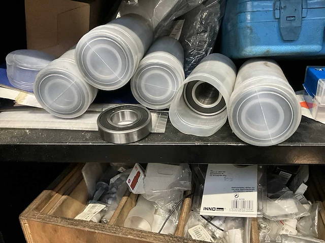 Kast met onderdelen - afbeelding 6 van  21