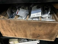 Kast met onderdelen - afbeelding 7 van  21